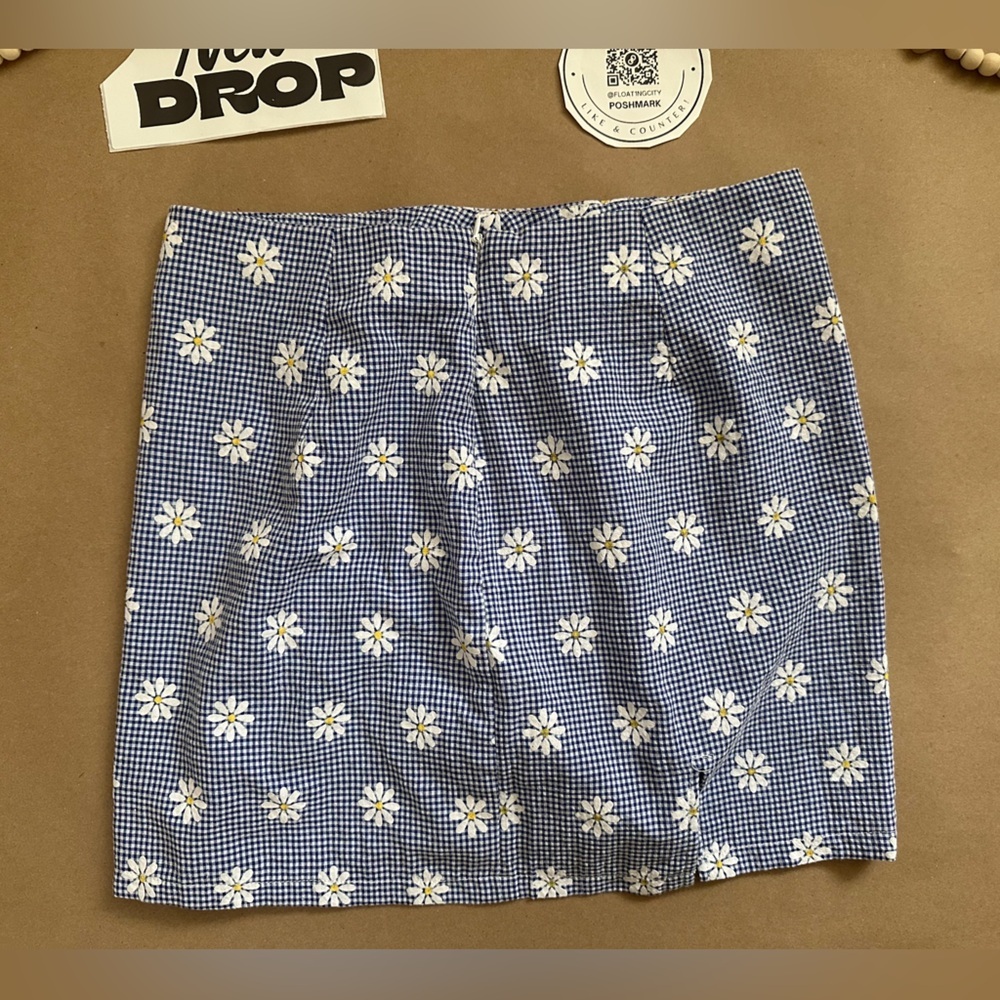 GENERIC Blue Daisy Gingham Mini Skirt $19 SIZE LARGE Whimsy Spring Picnic Summer - Picture 2 of 4